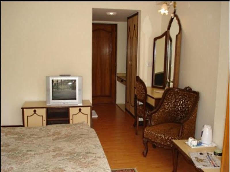 Zone Connect By The Park Mussoorie Hotel Buitenkant foto